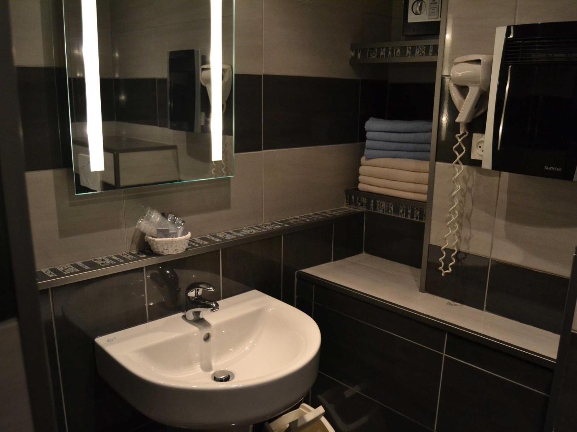 Hotel Le Dauphin Bleu Saintes-Maries-de-la-Mer Habitación foto