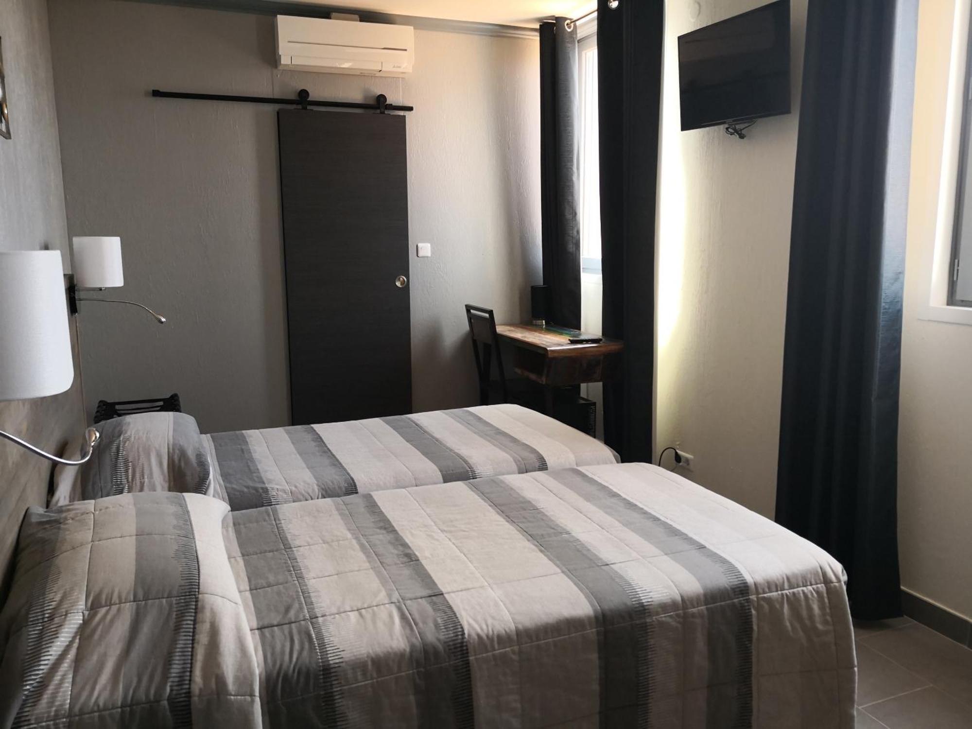Hotel Le Dauphin Bleu Saintes-Maries-de-la-Mer Habitación foto
