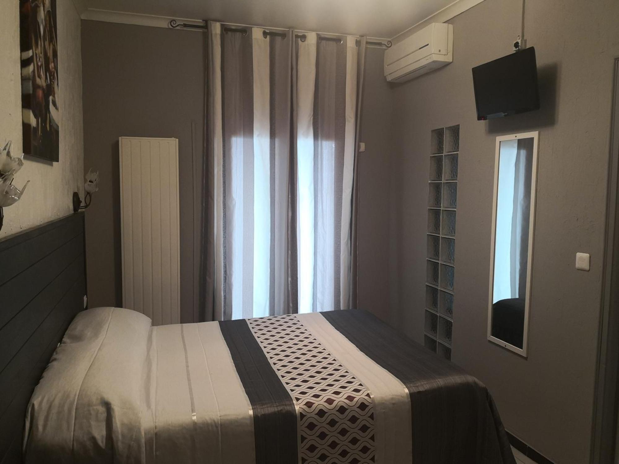 Hotel Le Dauphin Bleu Saintes-Maries-de-la-Mer Habitación foto