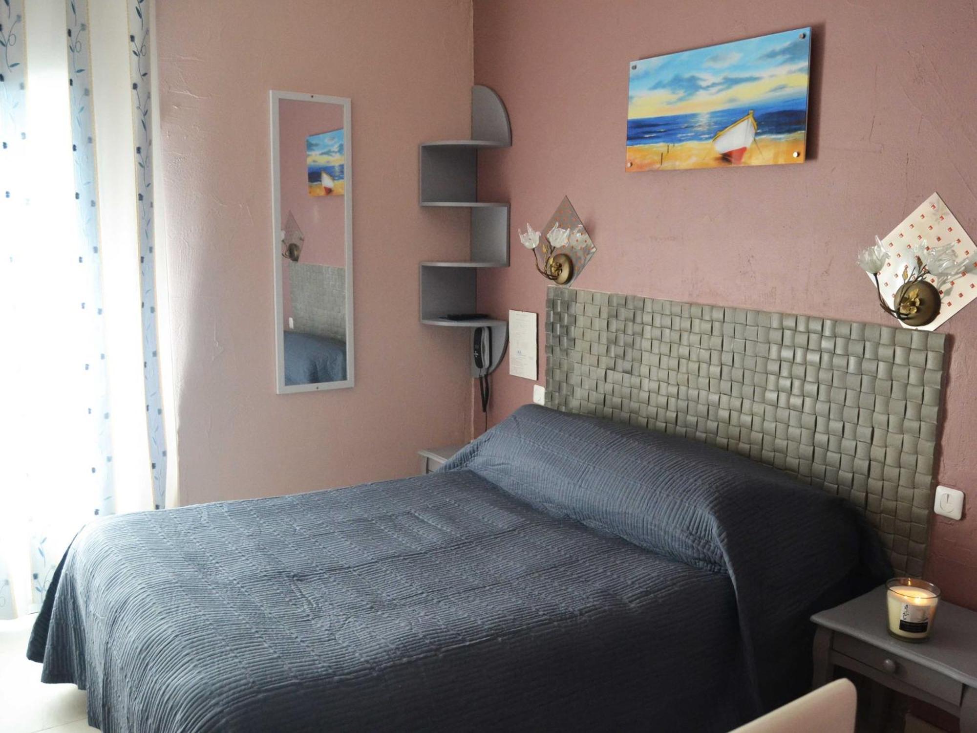 Hotel Le Dauphin Bleu Saintes-Maries-de-la-Mer Habitación foto