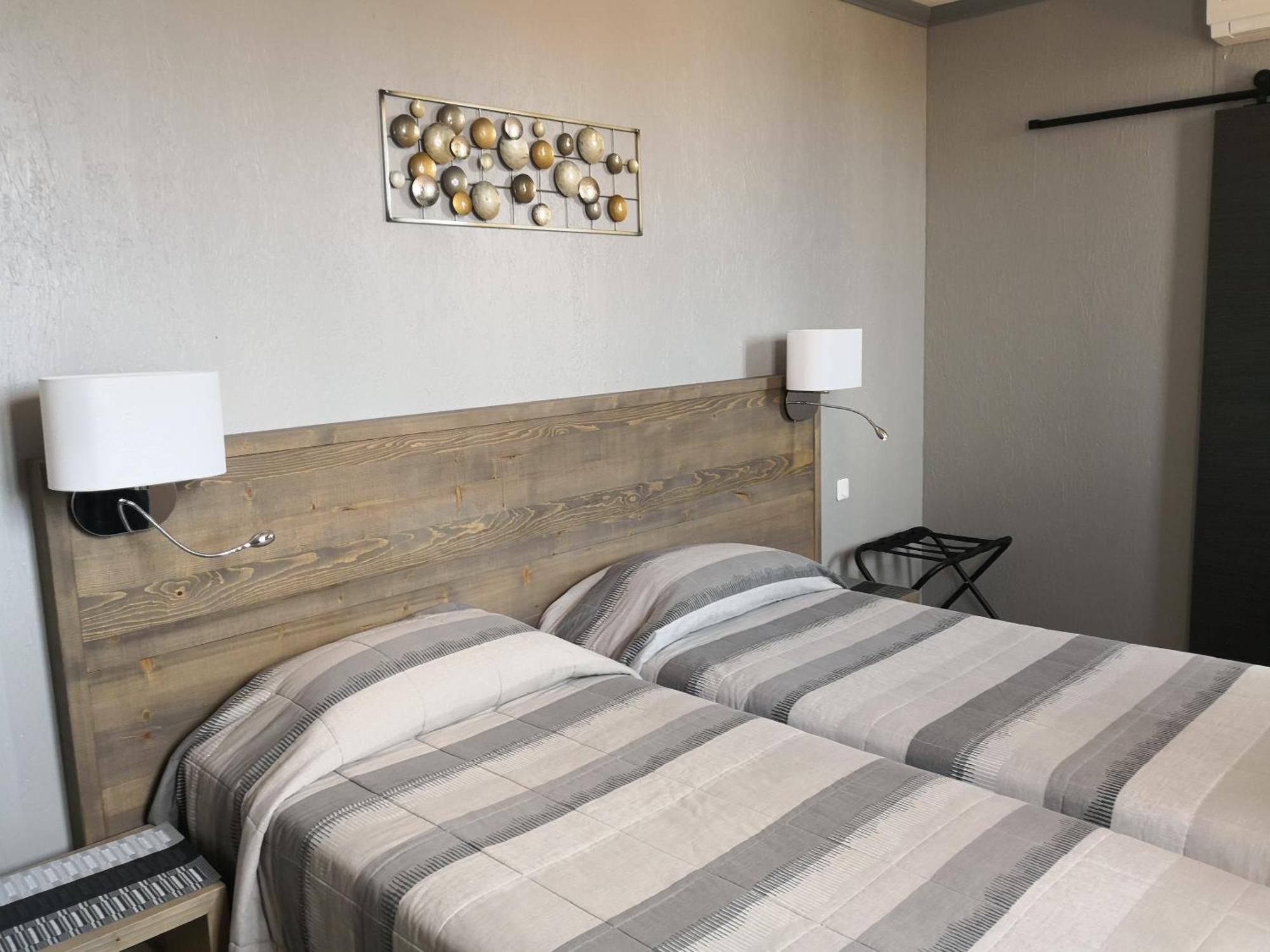 Hotel Le Dauphin Bleu Saintes-Maries-de-la-Mer Habitación foto